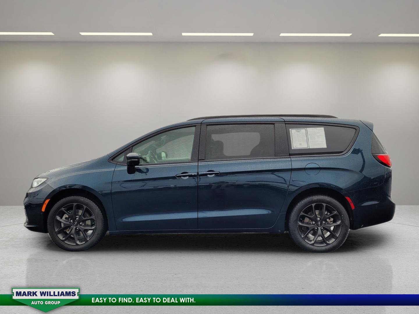 Used 2022 Chrysler Pacifica Limited w/ S Appearance Package image 5