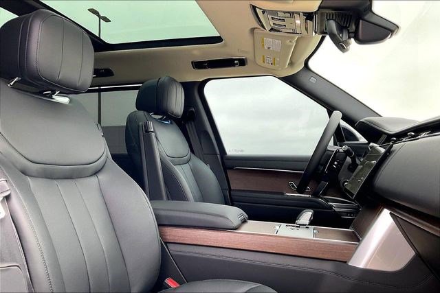 New 2025 Land Rover Range Rover Long Wheelbase SE image 12