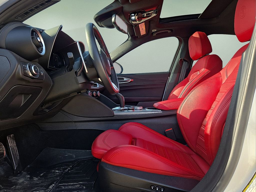 Used 2024 Alfa Romeo Giulia Veloce image 26