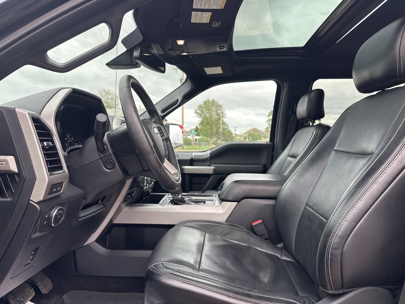 Used 2017 Ford F150 Lariat w/ Equipment Group 502A Luxury AWD/4WD image 6