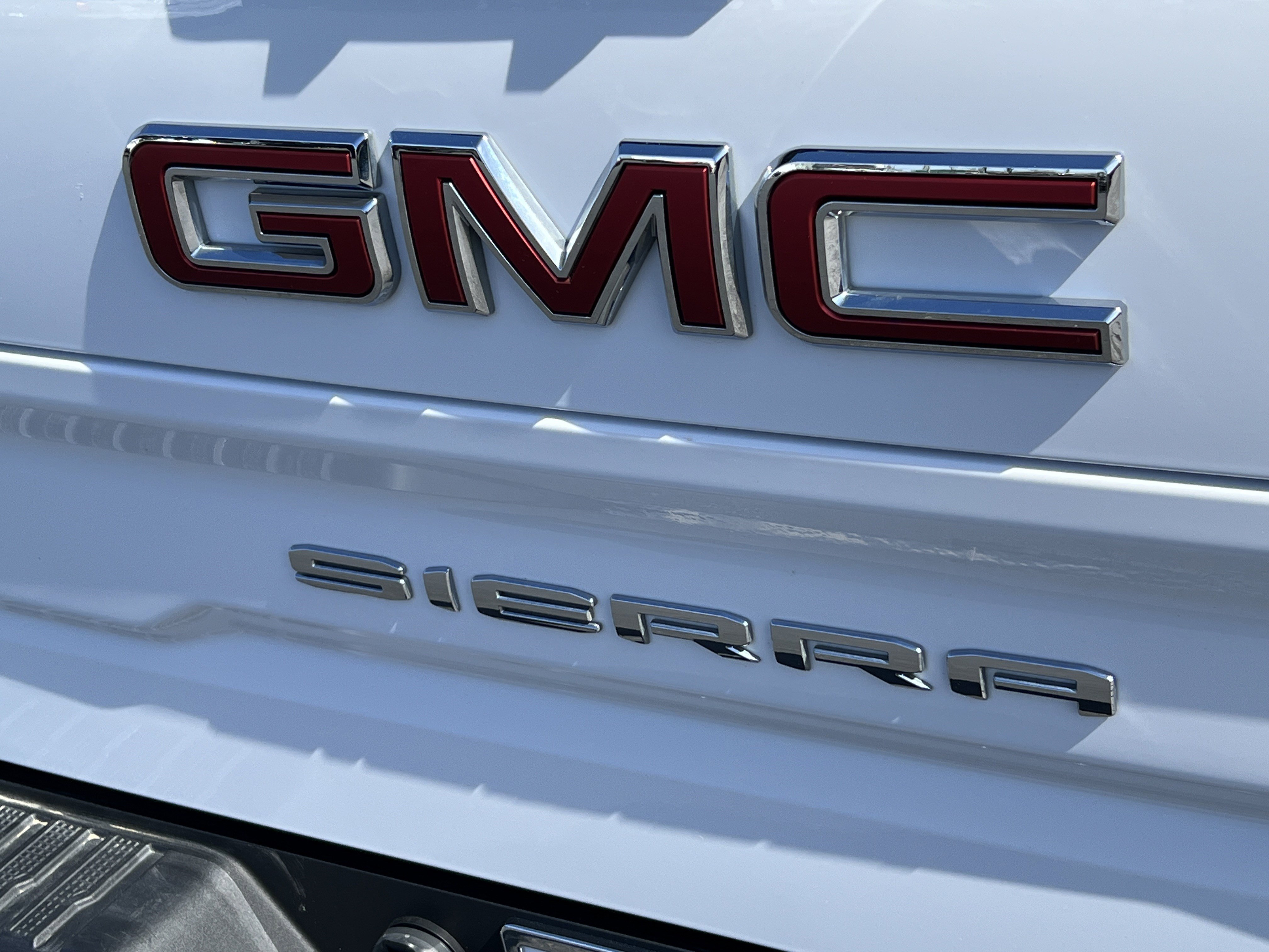 Used 2022 GMC Sierra 1500 SLT w/ X31 Off-Road Package AWD/4WD image 8