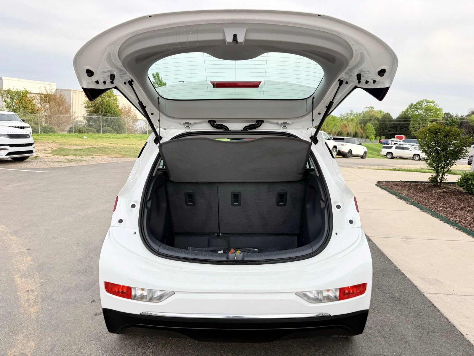 Used 2018 Chevrolet Bolt LT FWD image 43