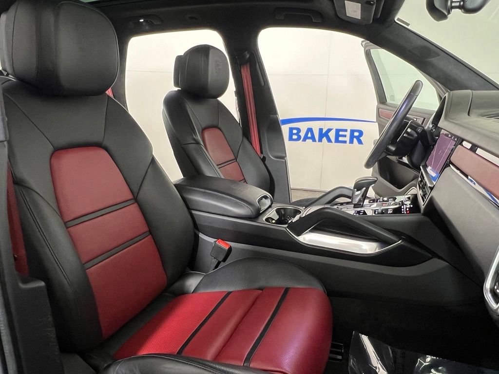 Used 2021 Porsche Cayenne Turbo AWD/4WD image 28