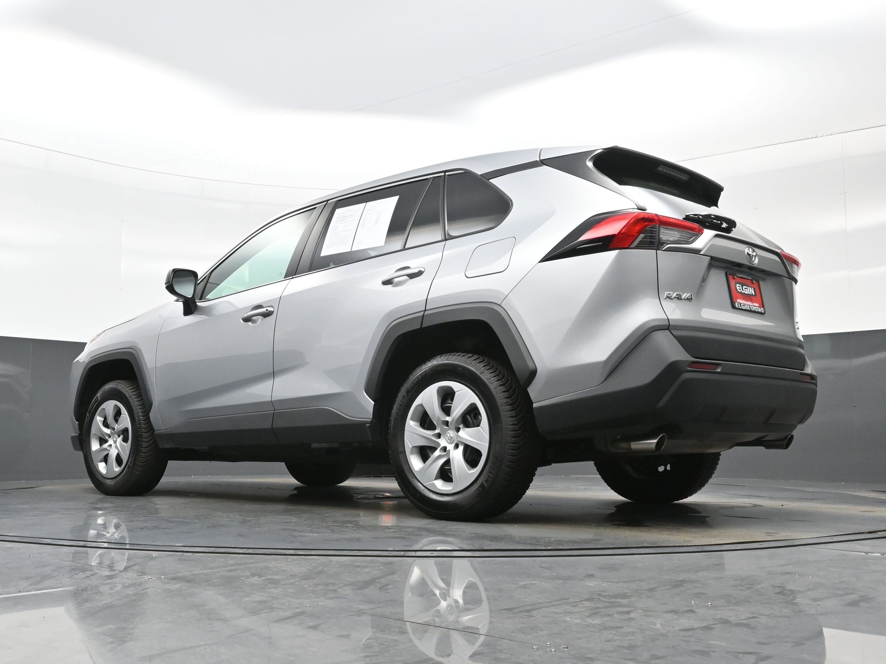 Used 2022 Toyota RAV4 LE AWD/4WD image 28