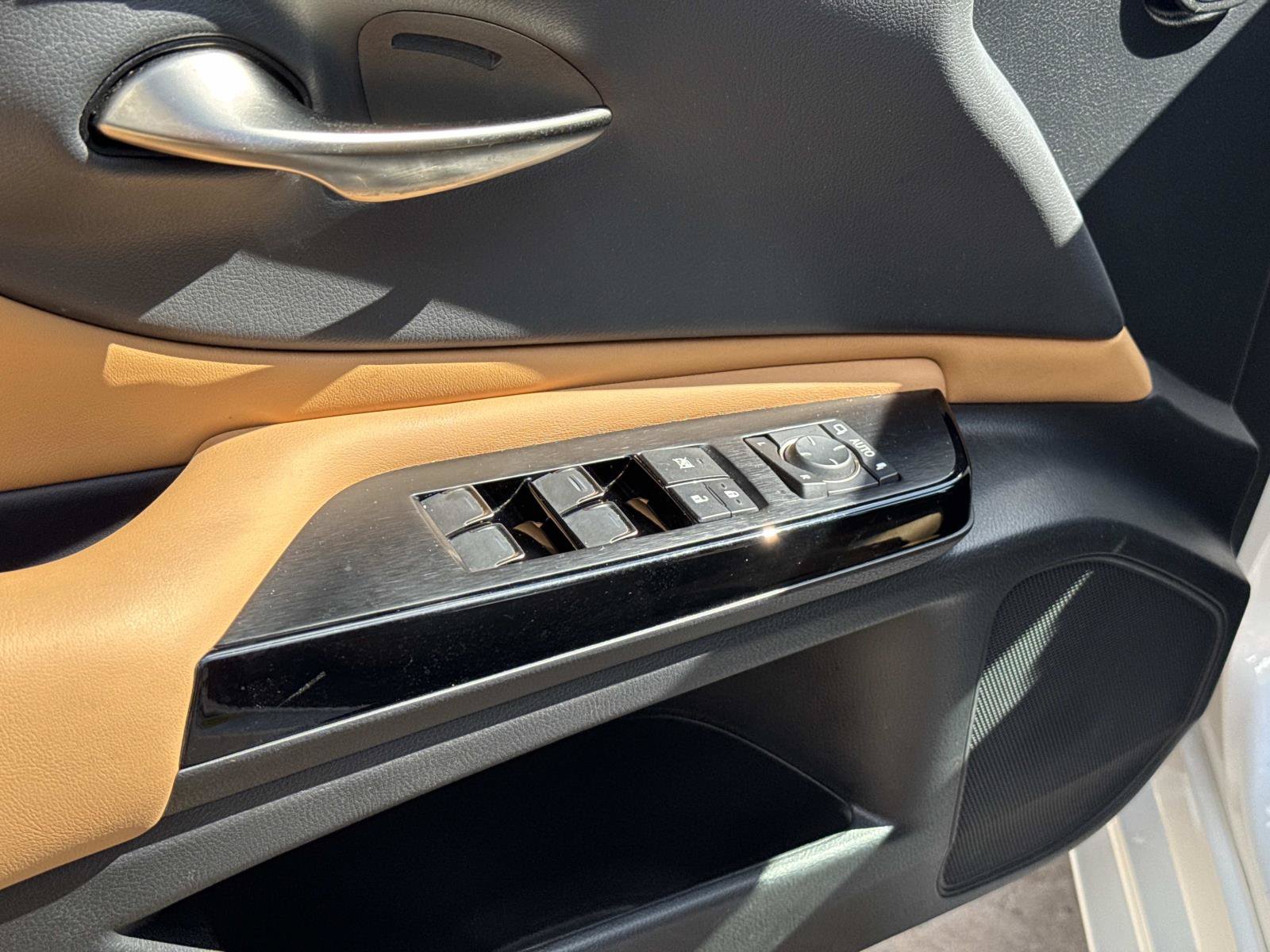 Used 2024 Lexus ES 300h w/ Technology Package FWD image 12