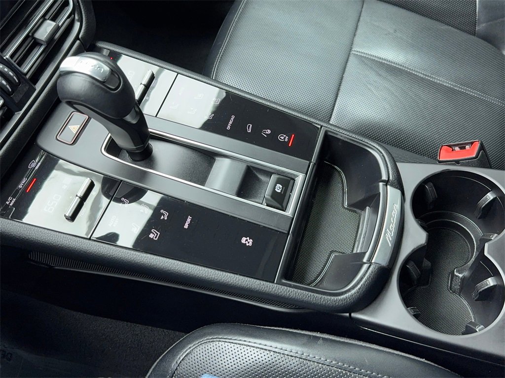 Used 2024 Porsche Macan image 33