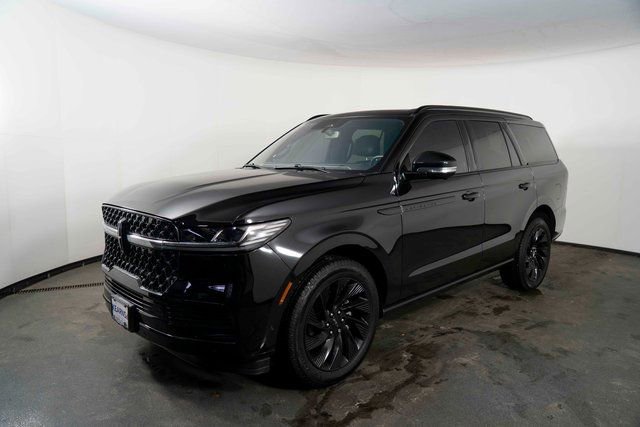 Used 2025 Lincoln Navigator Reserve w/ Jet Appearance Package image 3