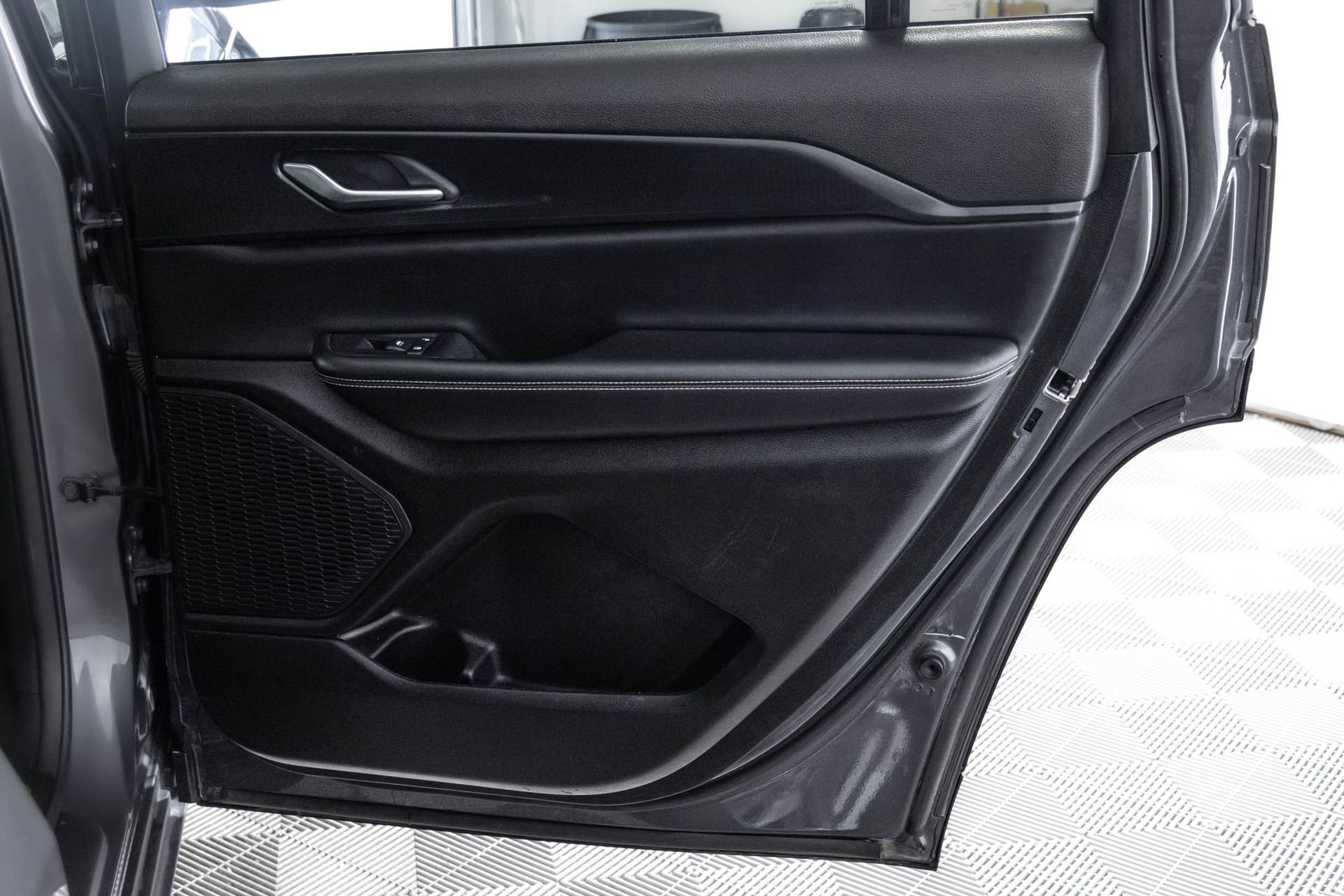 Used 2023 Jeep Grand Cherokee L Laredo AWD/4WD image 38