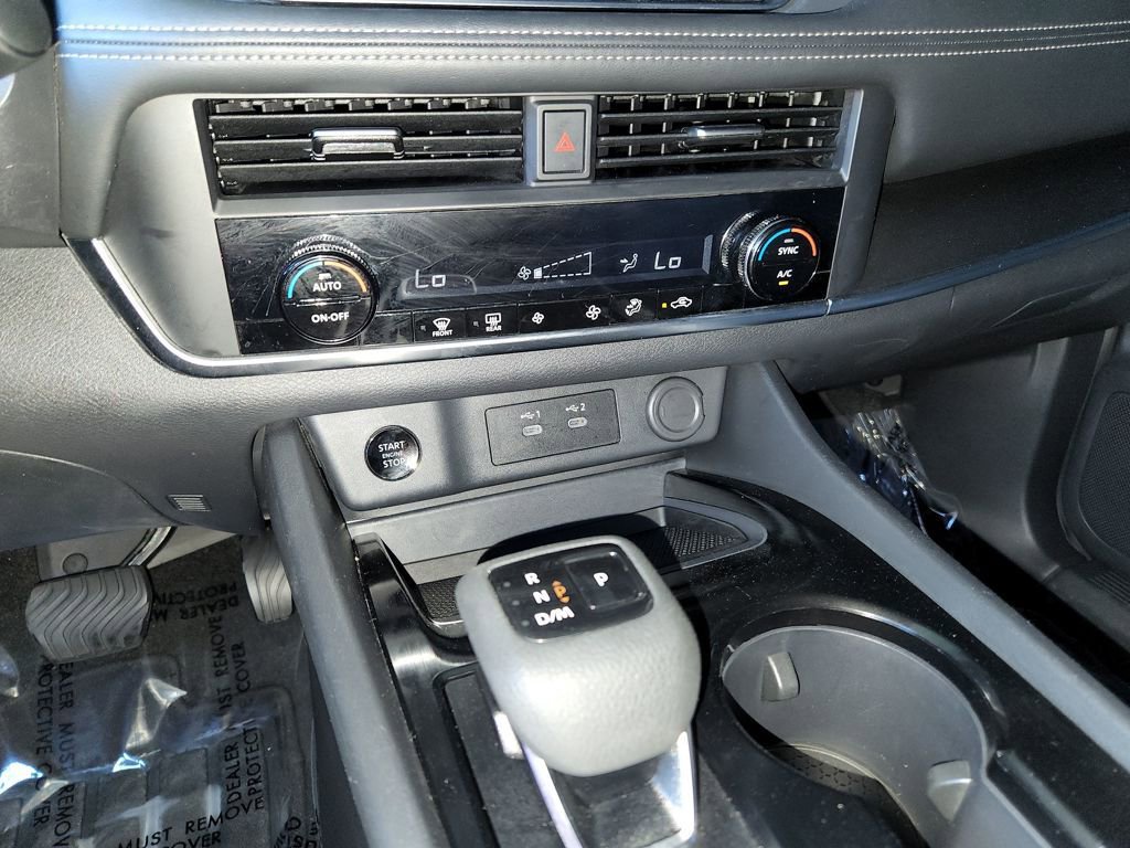 Used 2025 Nissan Rogue SV image 20