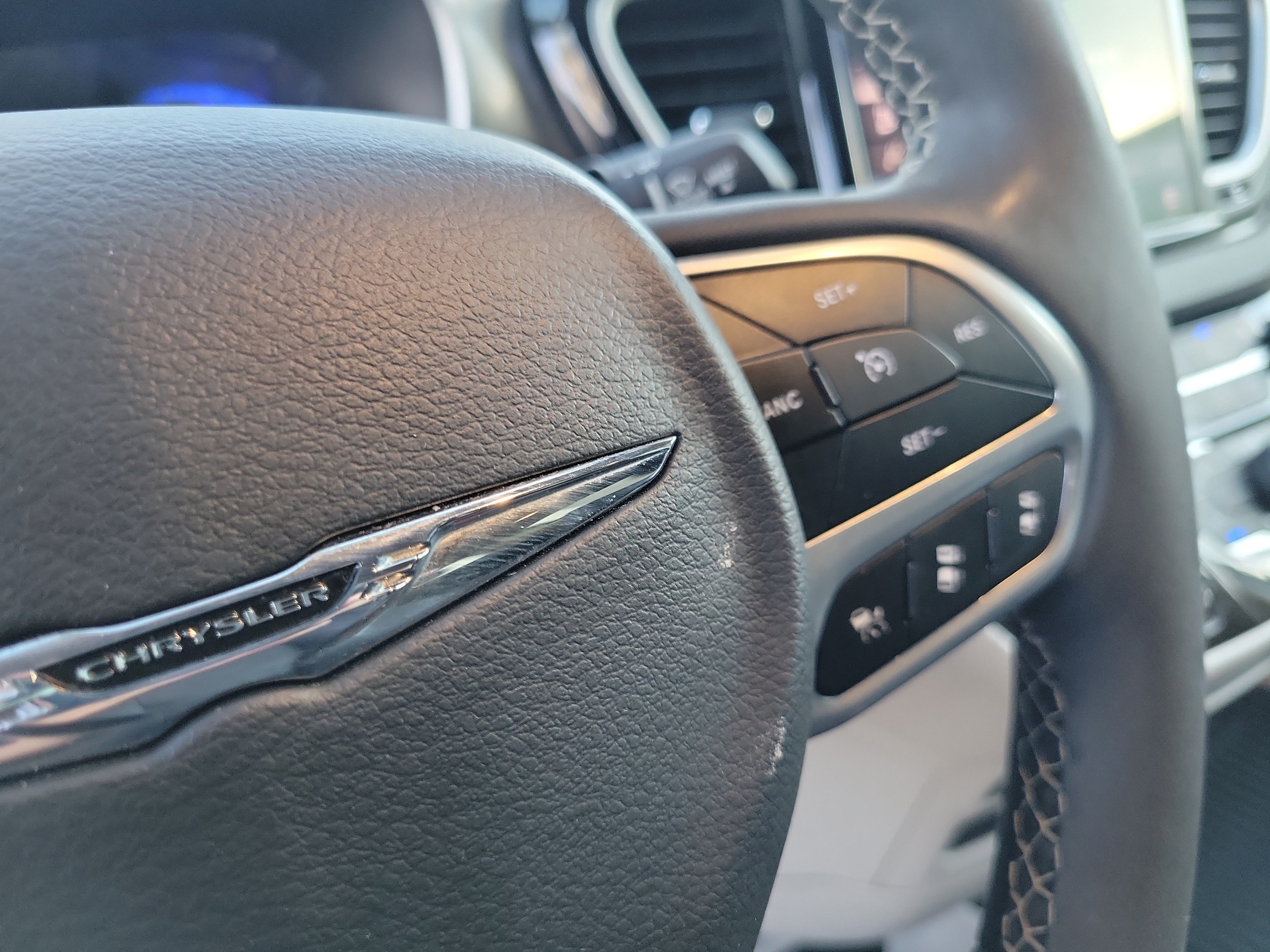 Used 2024 Chrysler Pacifica Touring-L FWD image 26