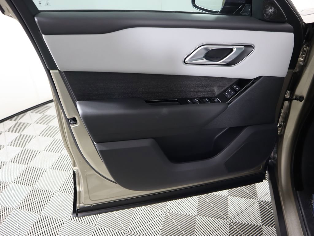 New 2026 Land Rover Range Rover Velar Dynamic SE image 25