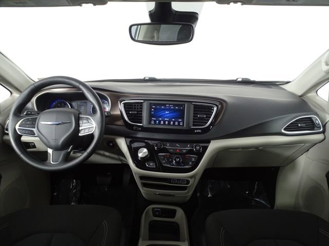 Used 2021 Chrysler Voyager L FWD image 26