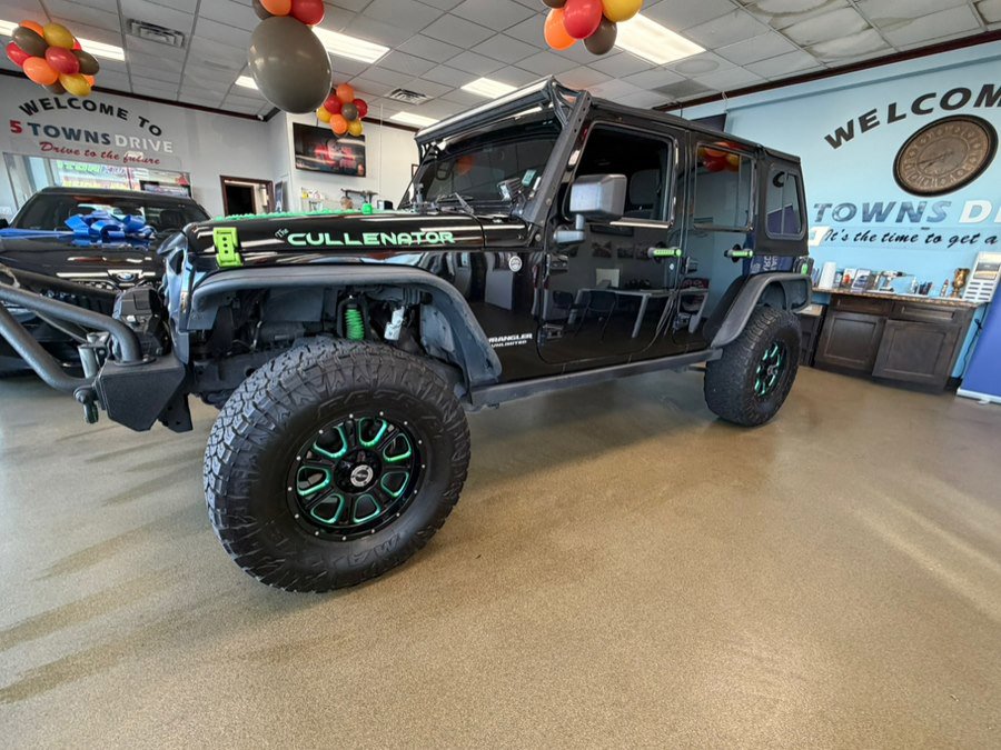 Used 2013 Jeep Wrangler Unlimited Rubicon w/ Connectivity Group image 4