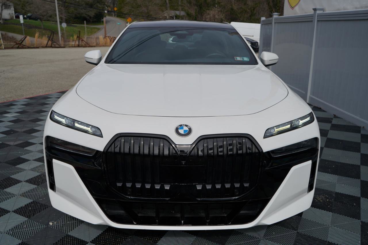 Used 2023 BMW 760i xDrive w/ Executive Package image 14