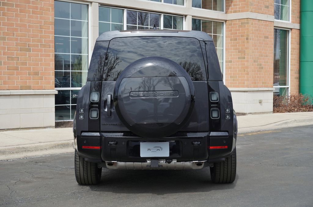 New 2026 Land Rover Defender 130 X-Dynamic SE image 5