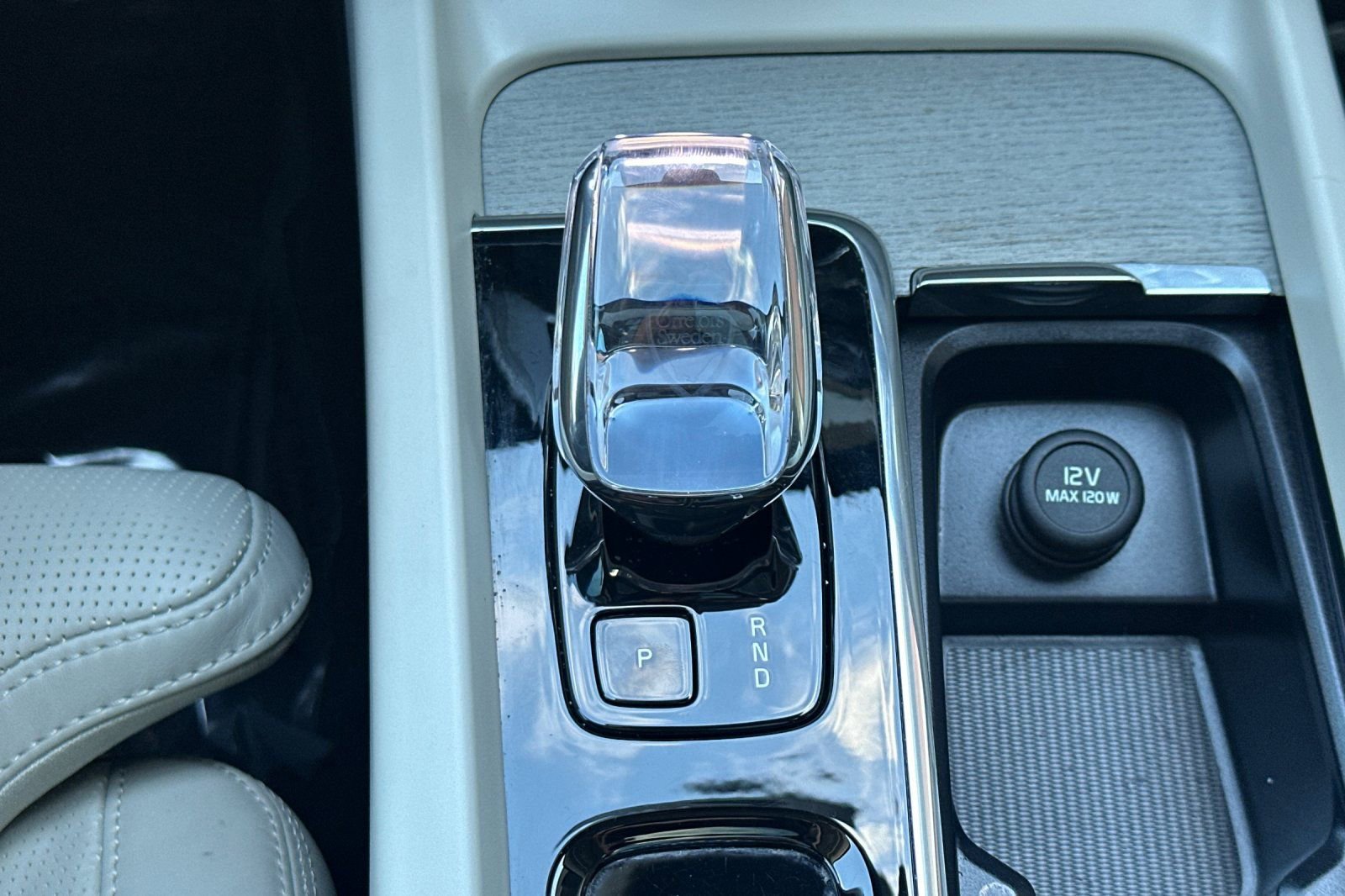 Certified 2025 Volvo XC60 T8 Ultra w/ Protection Package Premier image 25