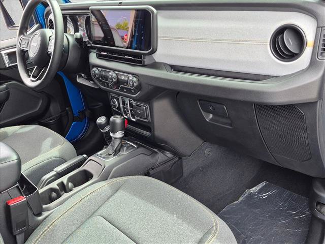 Used 2025 Jeep Gladiator Sport AWD/4WD image 19