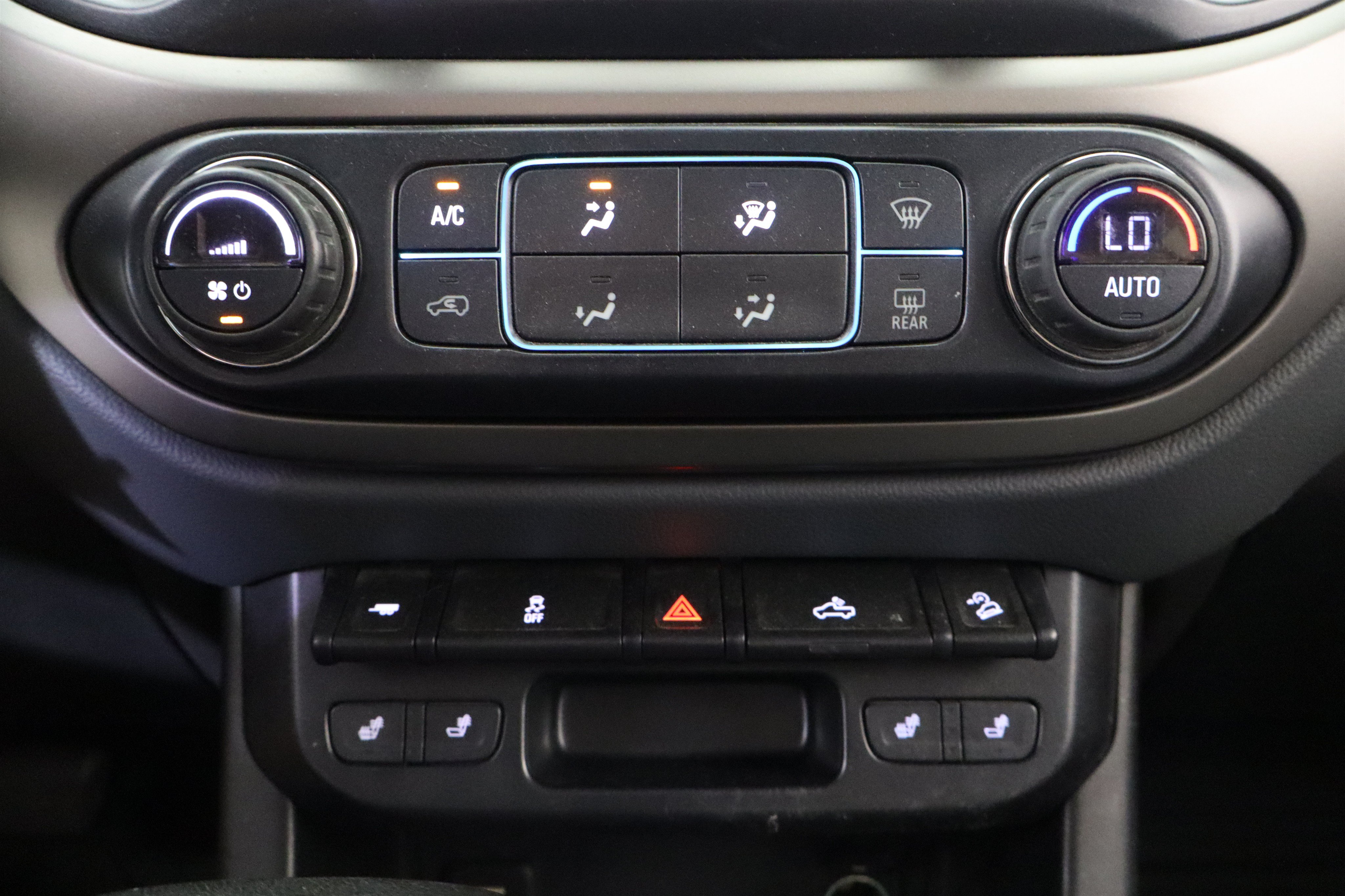 Used 2018 Chevrolet Colorado Z71 AWD/4WD image 26