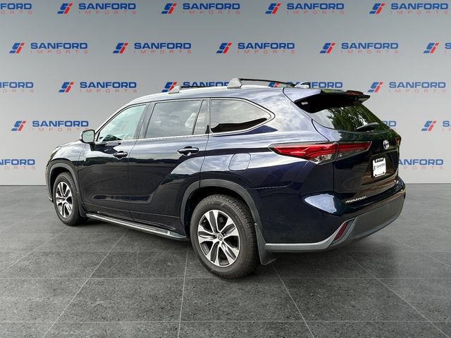 Used 2020 Toyota Highlander XLE FWD image 3