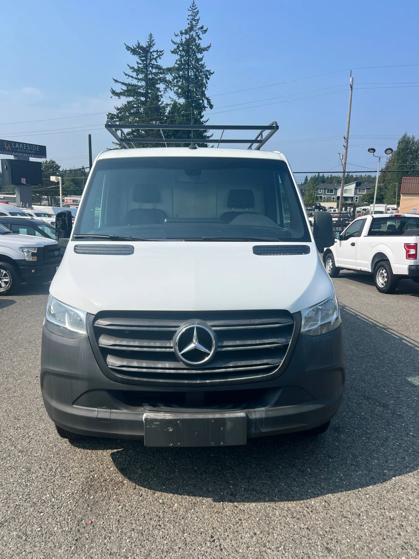 Used 2019 Mercedes-Benz Sprinter 144 Cargo image 2