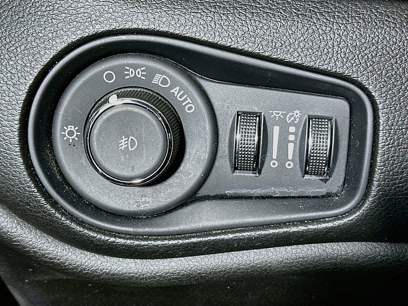 Used 2023 Jeep Renegade Trailhawk AWD/4WD image 10