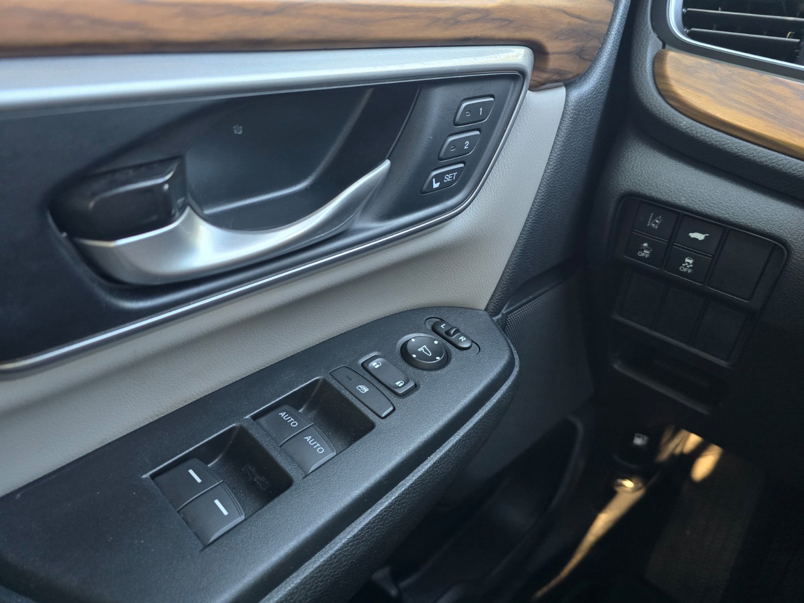 Used 2020 Honda CR-V Touring image 22