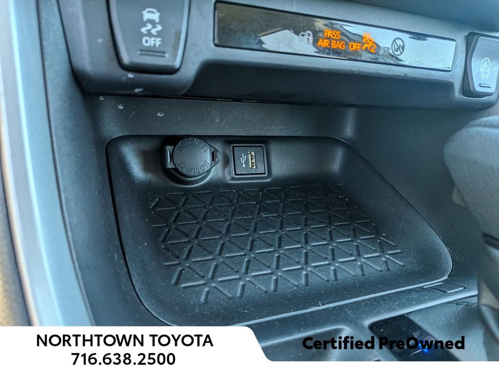 Used 2025 Toyota RAV4 XLE AWD/4WD image 20