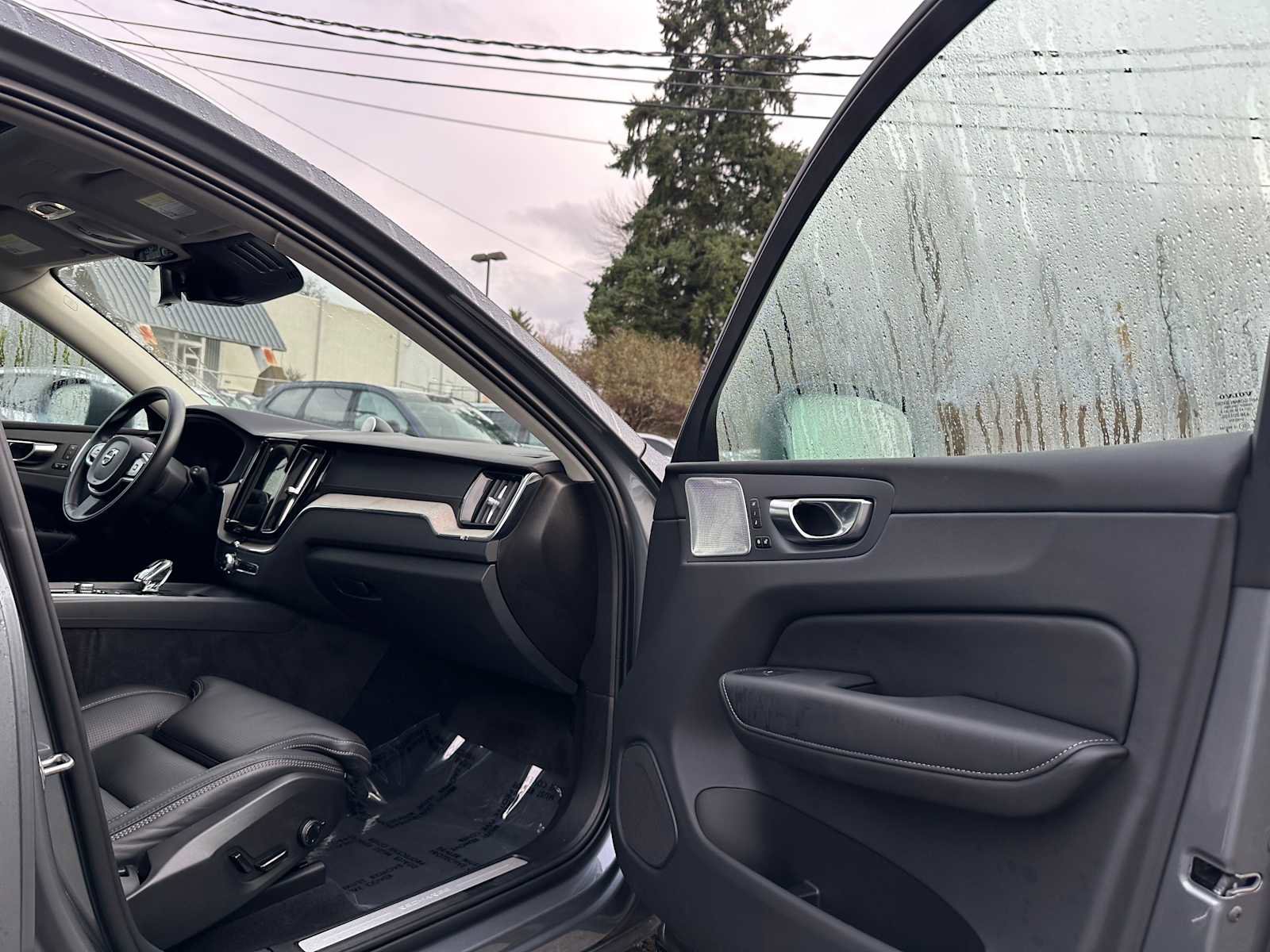 Certified 2021 Volvo XC60 T8 Inscription w/ Advanced Package image 11