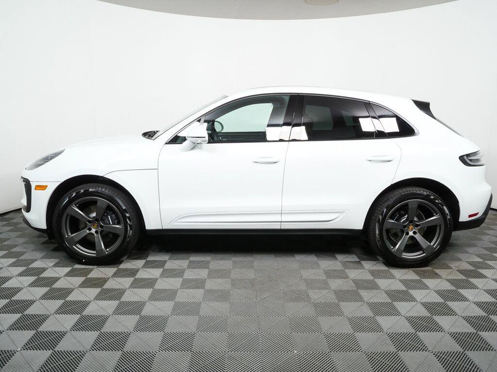Certified 2026 Porsche Macan AWD/4WD image 2