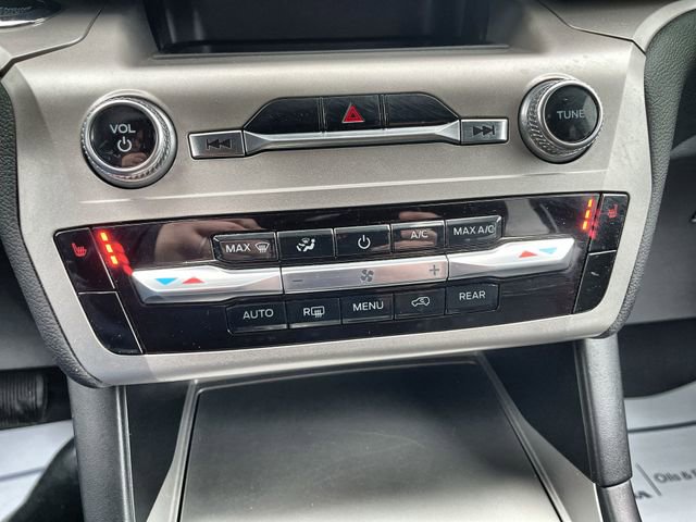 Used 2022 Ford Explorer XLT image 18