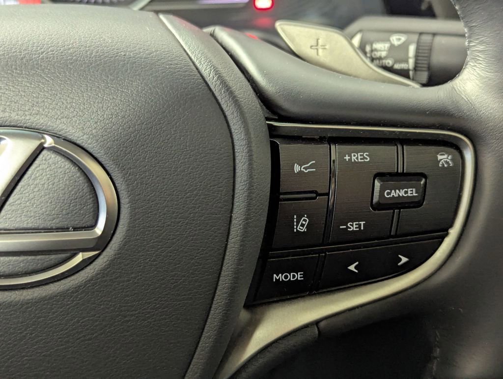Used 2025 Lexus ES 300h Ultra Luxury w/ Accessory Package (Z1) image 8