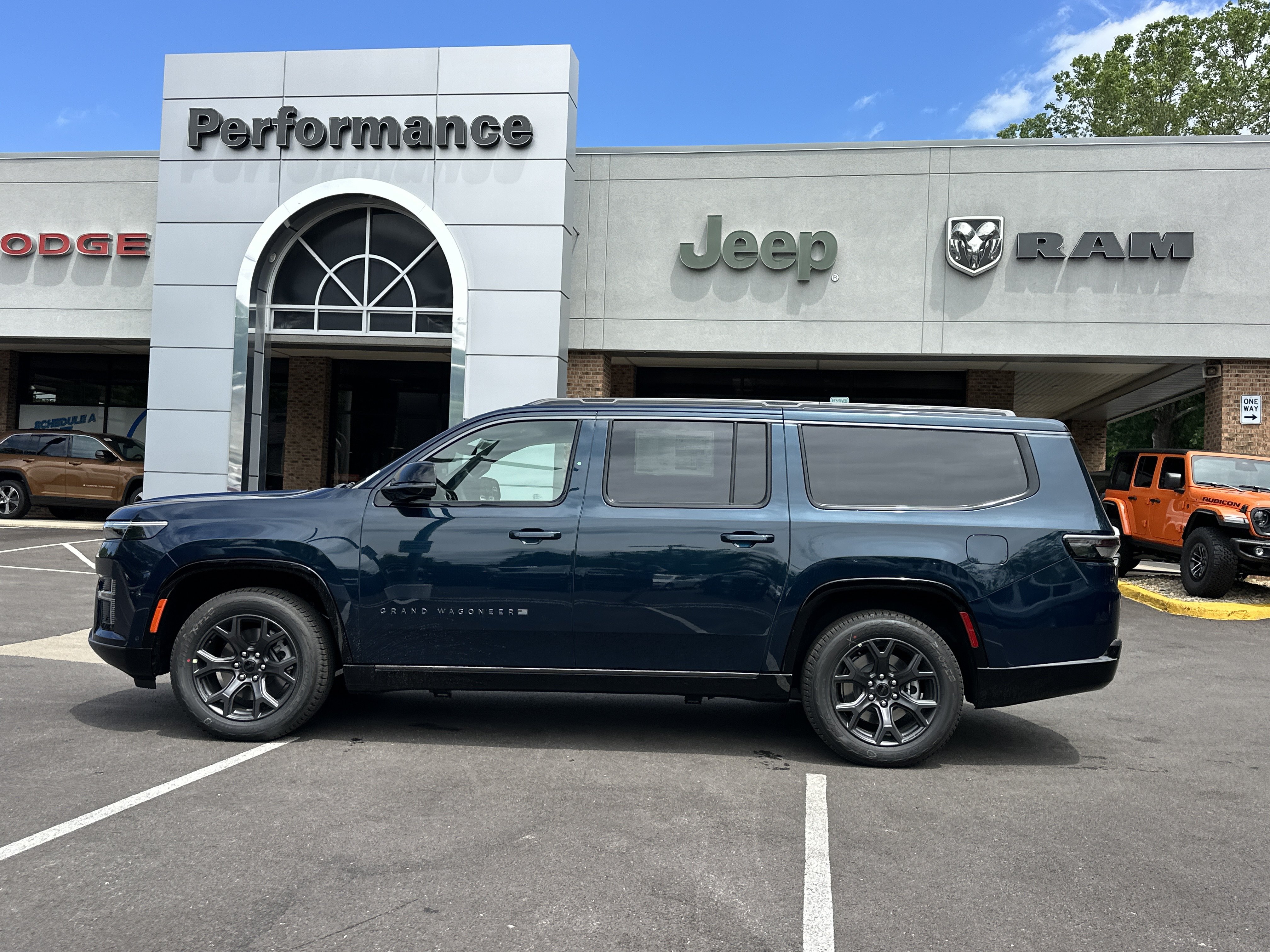New 2026 Jeep Grand Wagoneer L Limited w/ Premium Group II AWD/4WD image 24