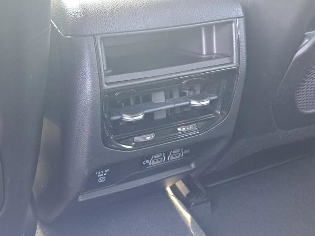 Used 2022 Jeep Grand Cherokee Altitude image 21