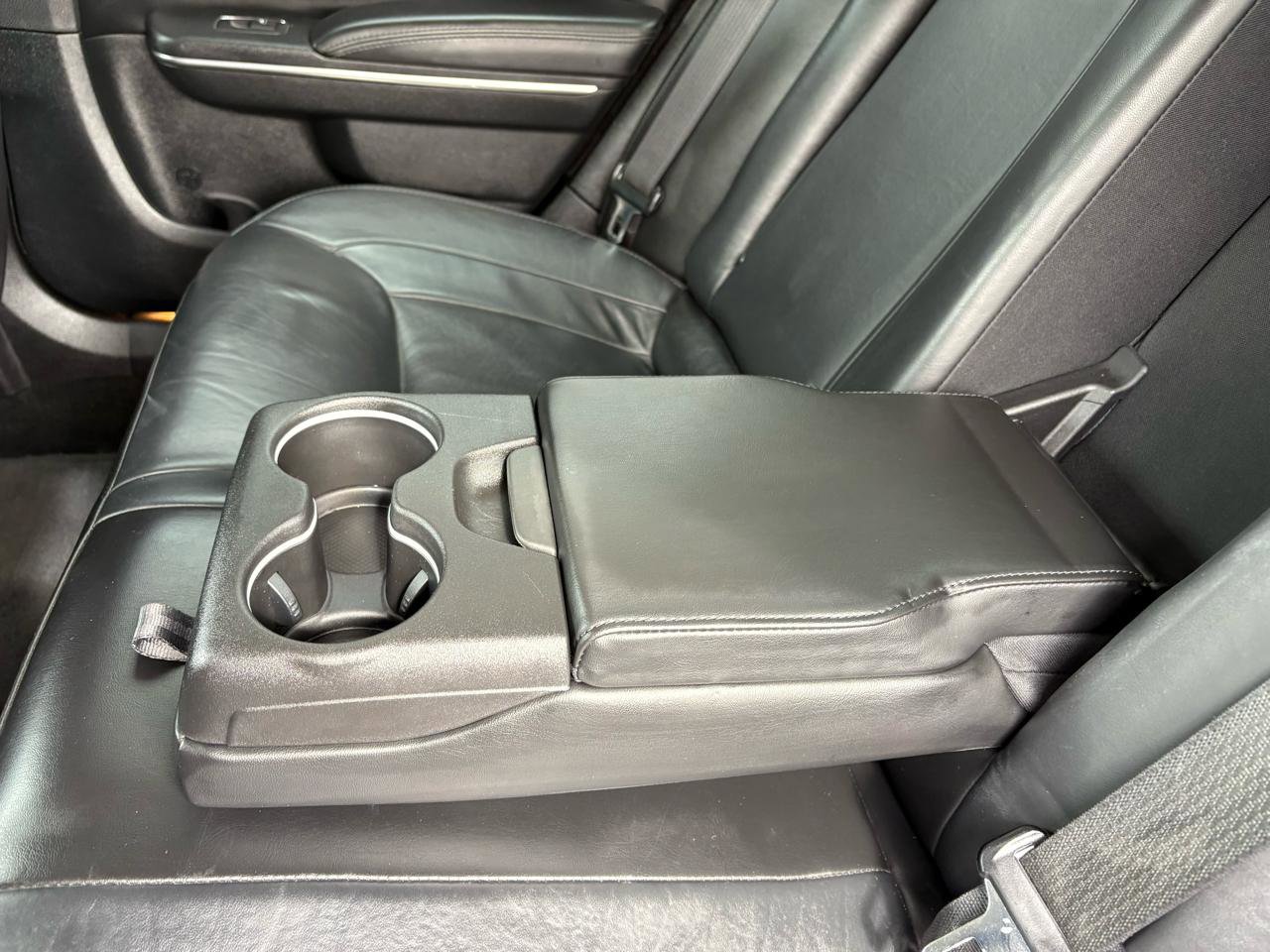 Used 2016 Chrysler 300 Limited w/ Driver Convenience Group image 18