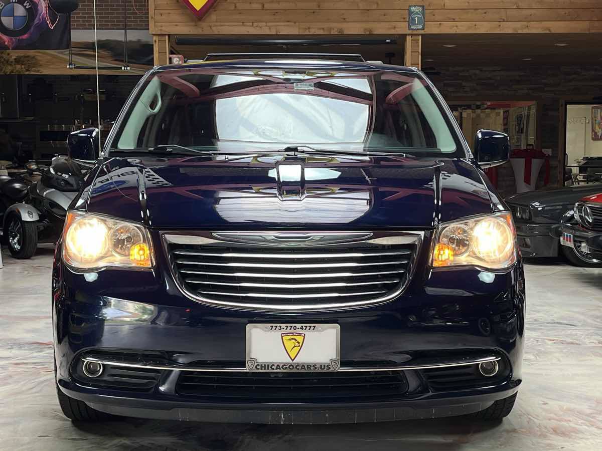 Used 2016 Chrysler Town & Country Touring w/ Driver Convenience Group FWD image 7