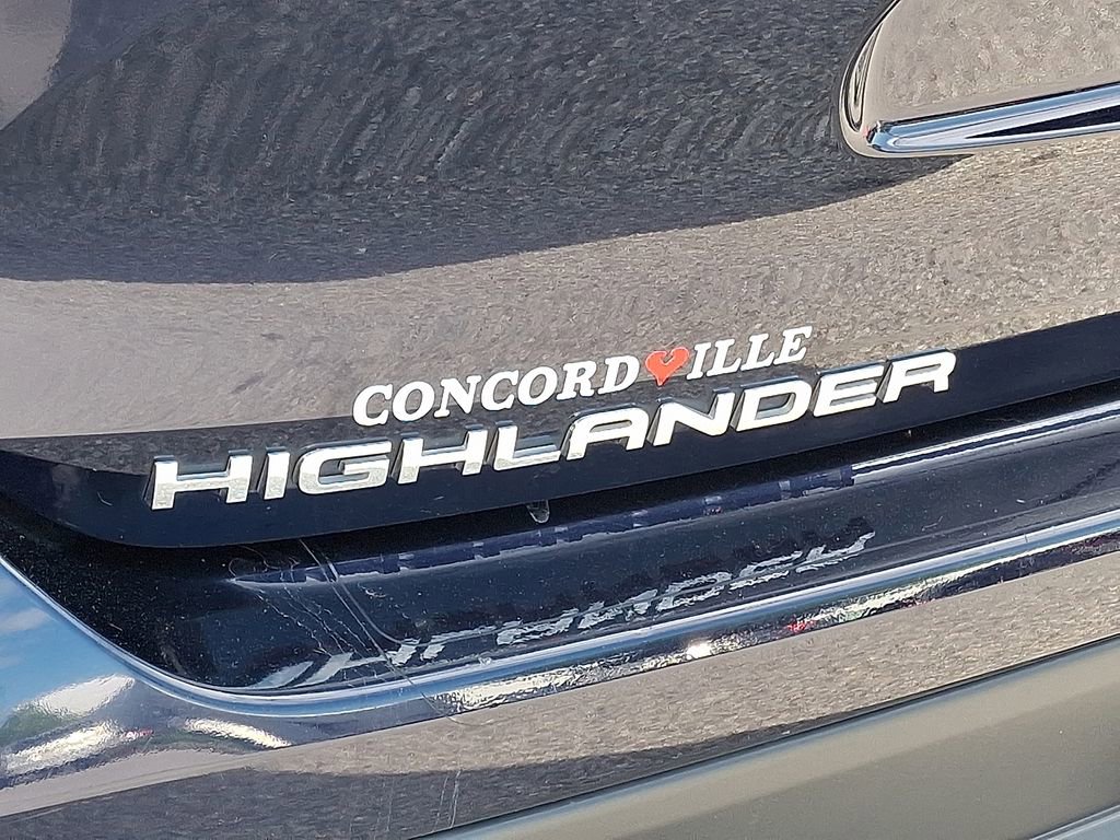 Used 2020 Toyota Highlander XLE AWD/4WD image 34