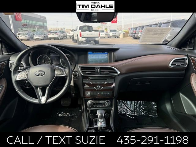 Used 2017 INFINITI QX30 Premium w/ Technology Package image 2