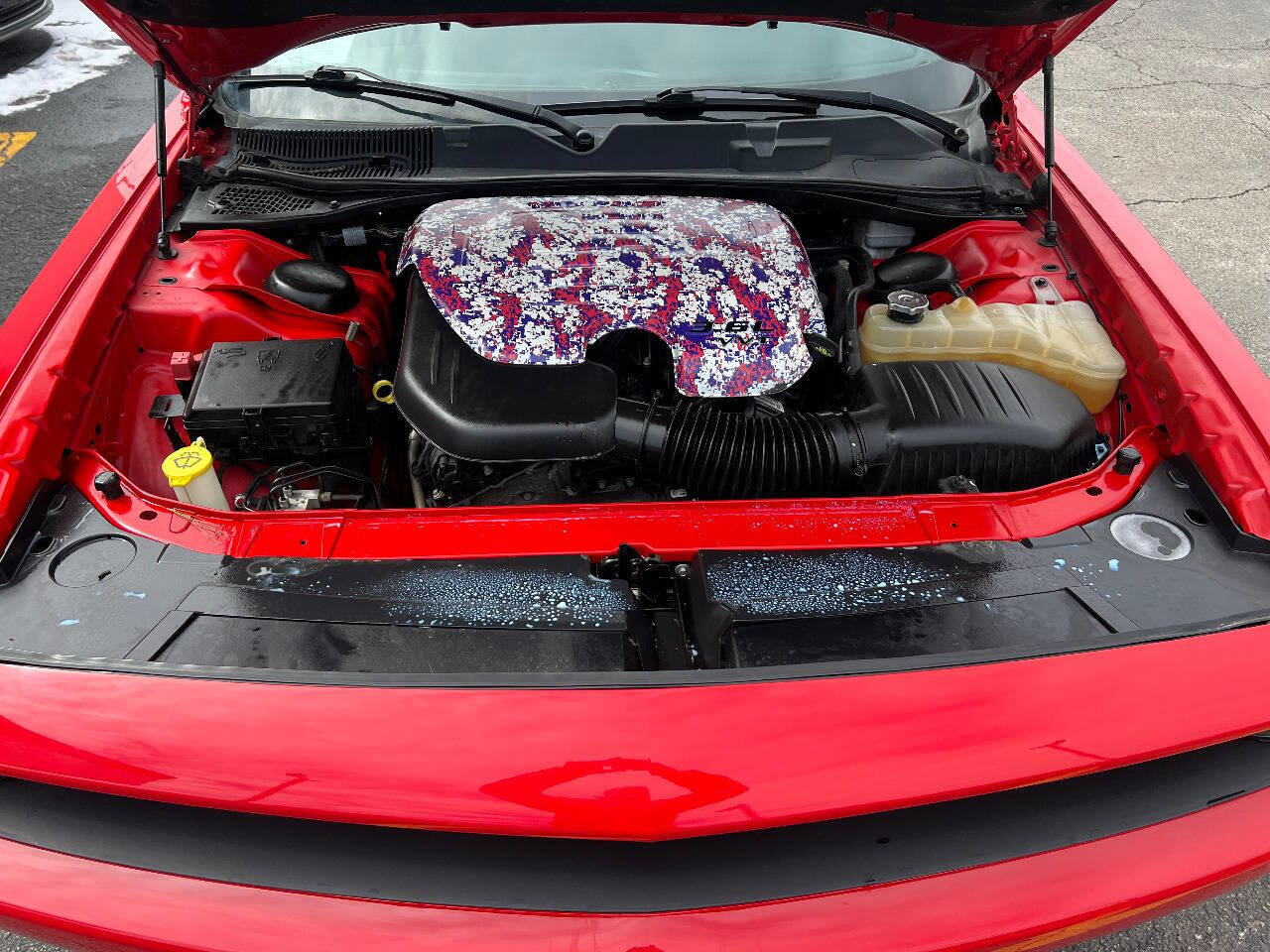 Used 2015 Dodge Challenger SXT image 34