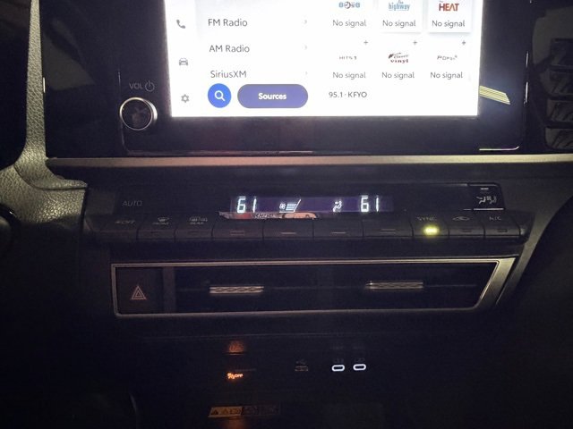 Used 2025 Toyota Camry SE image 17