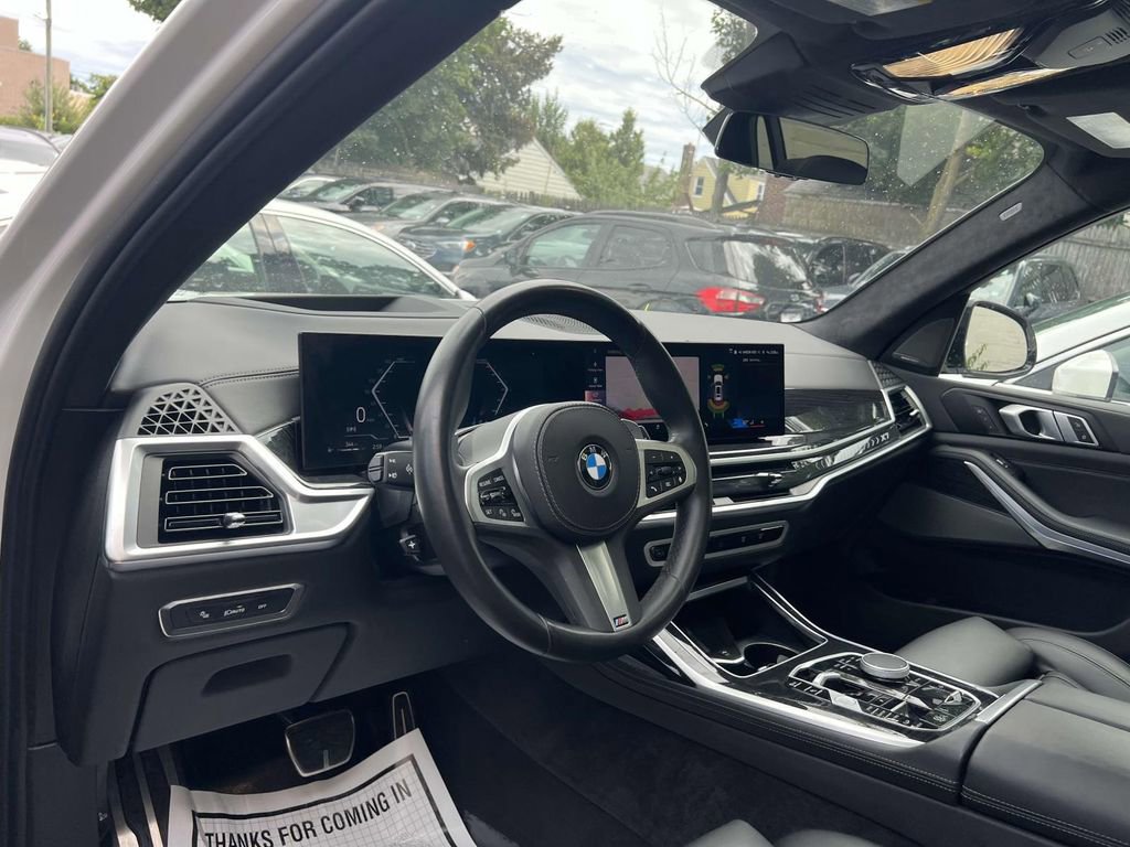 Used 2024 BMW X7 xDrive40i w/ M Sport Package image 22