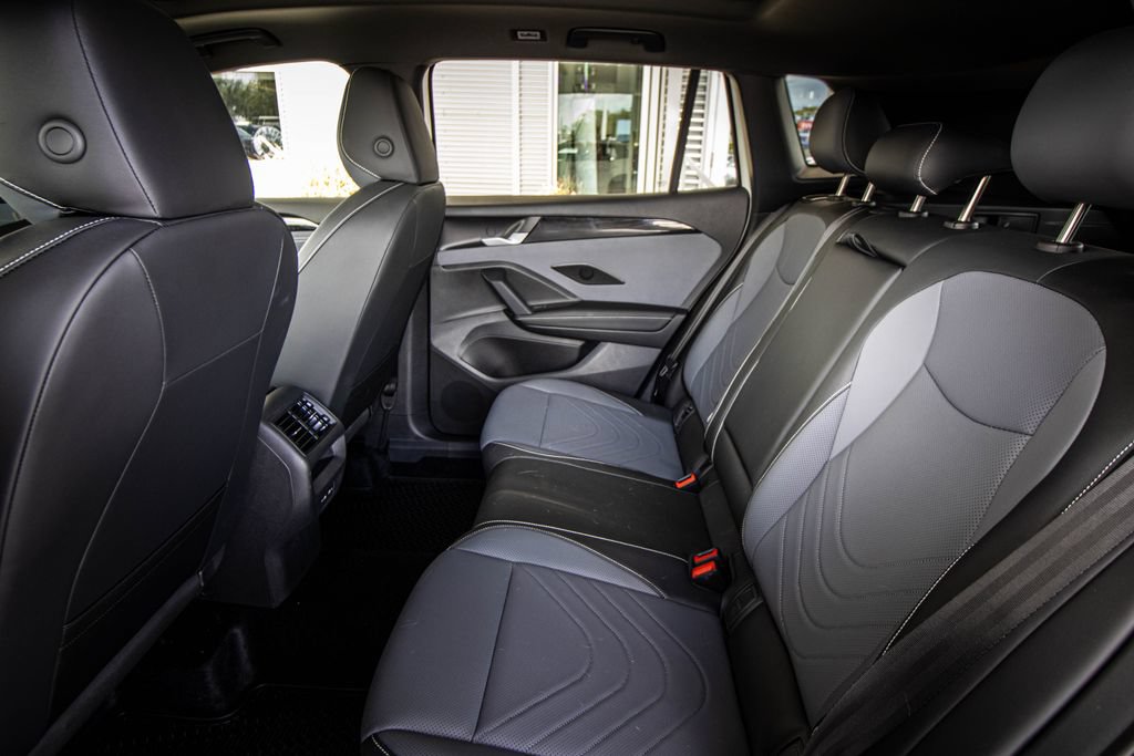 Certified 2026 Volkswagen Tiguan SE R-Line FWD image 24