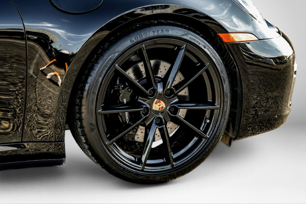 Used 2020 Porsche 911 Carrera 4S AWD/4WD image 40