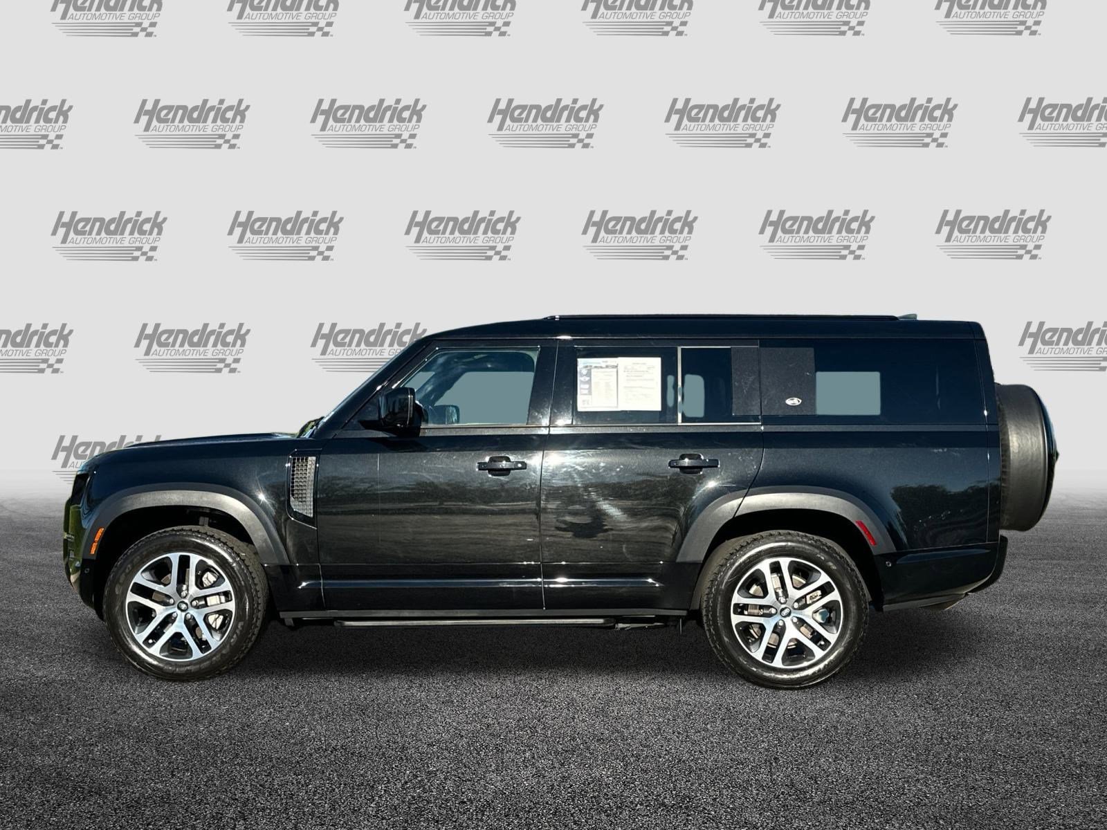 Used 2023 Land Rover Defender 130 X-Dynamic SE image 8