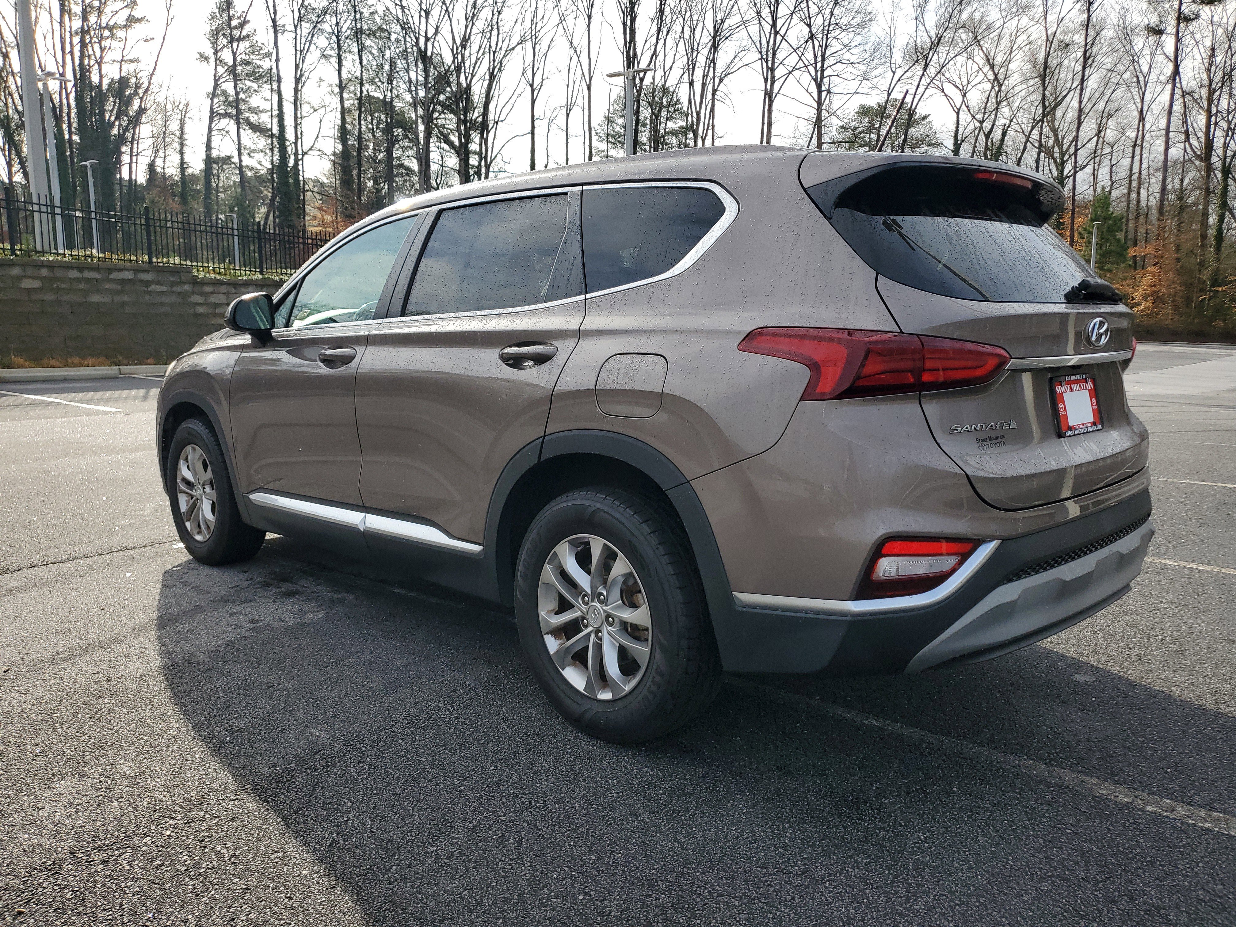 Used 2019 Hyundai Santa Fe SE image 4