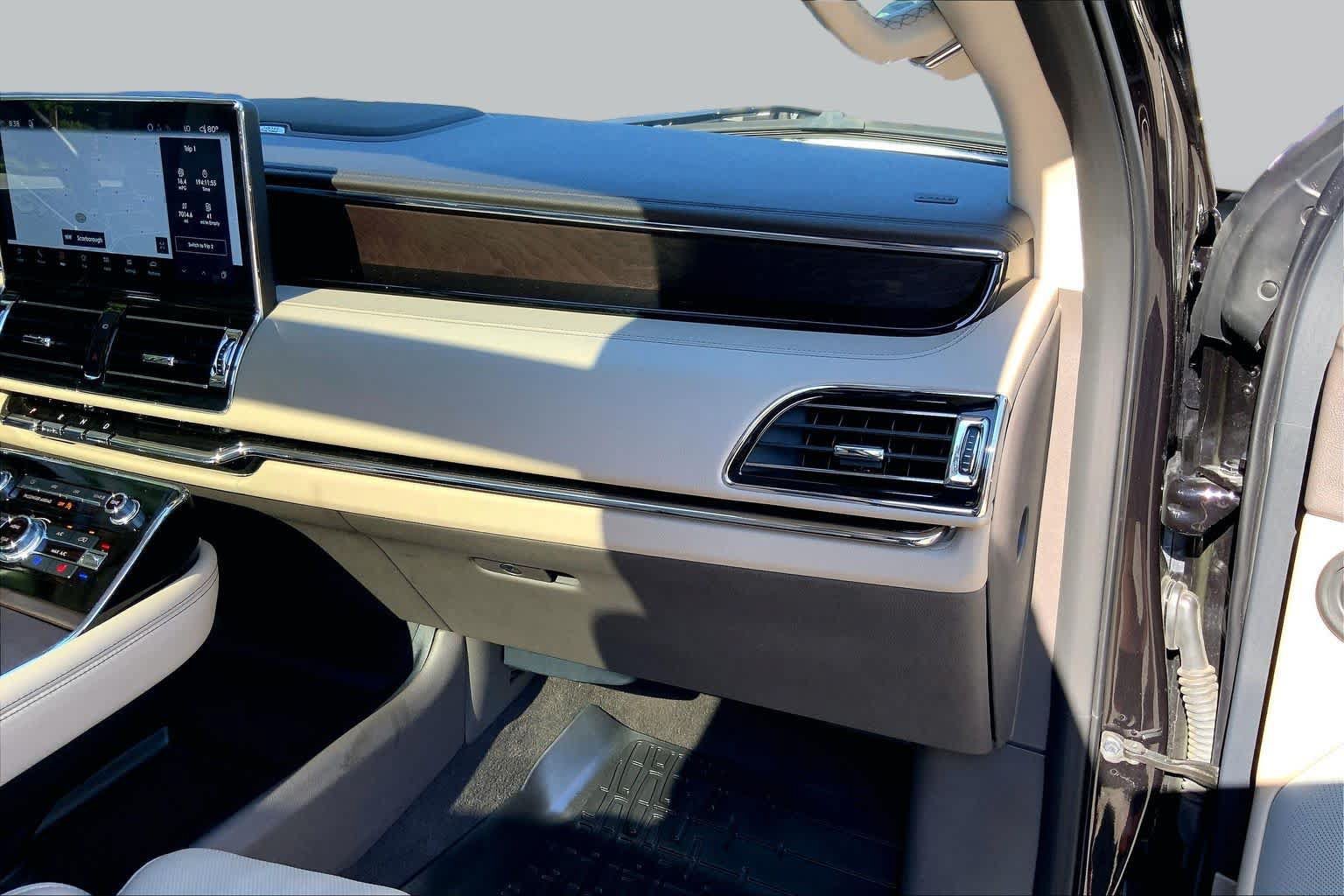 Used 2024 Lincoln Navigator Reserve AWD/4WD image 19