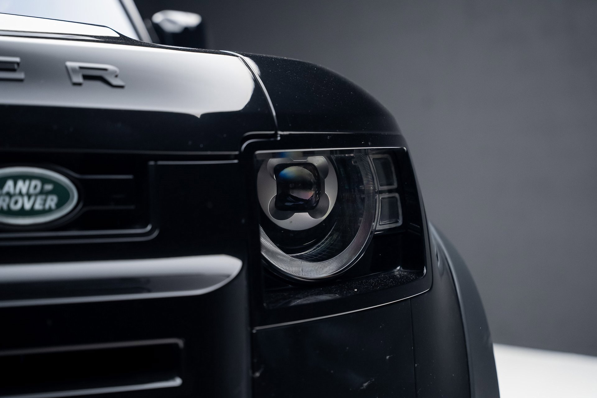 Used 2022 Land Rover Defender 110 SE image 9