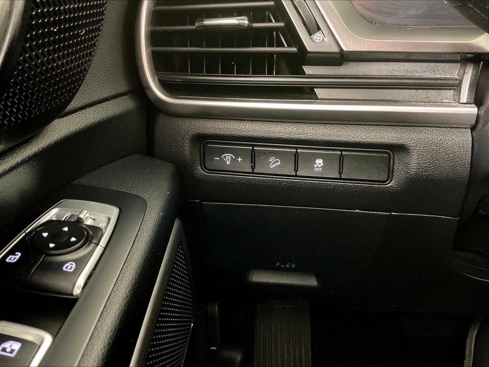 Certified 2024 Kia Telluride LX FWD image 15