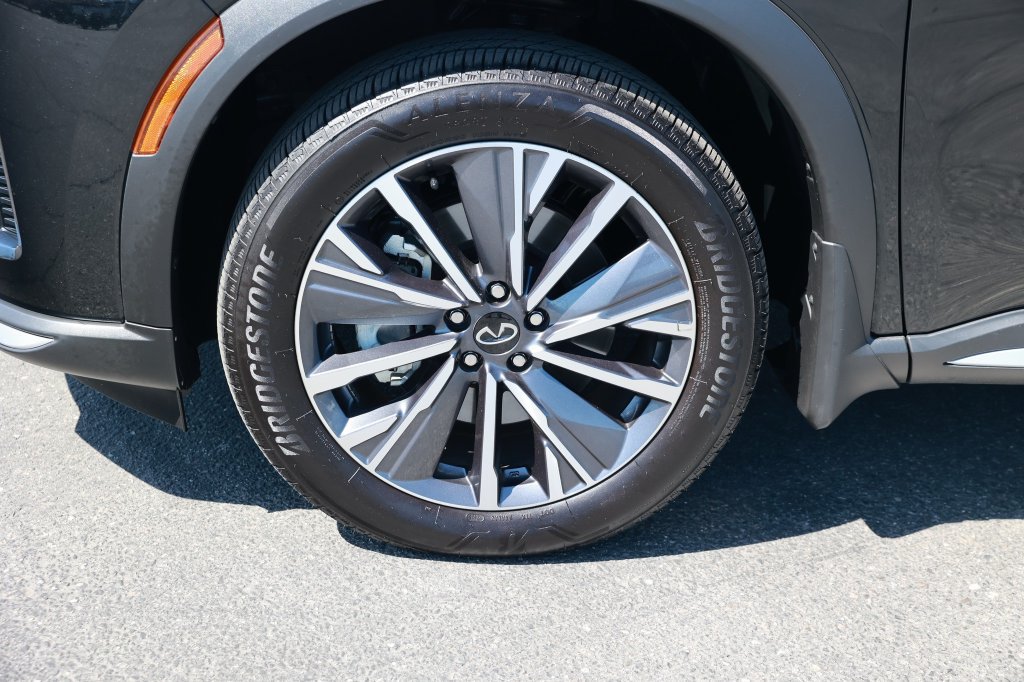 Used 2026 INFINITI QX60 Luxe w/ Cargo Package FWD image 14