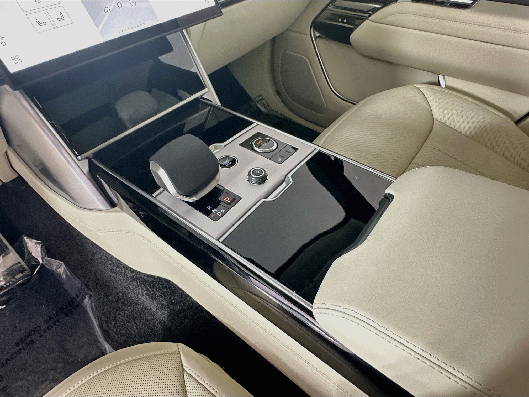 New 2027 Land Rover Range Rover SE AWD/4WD image 13
