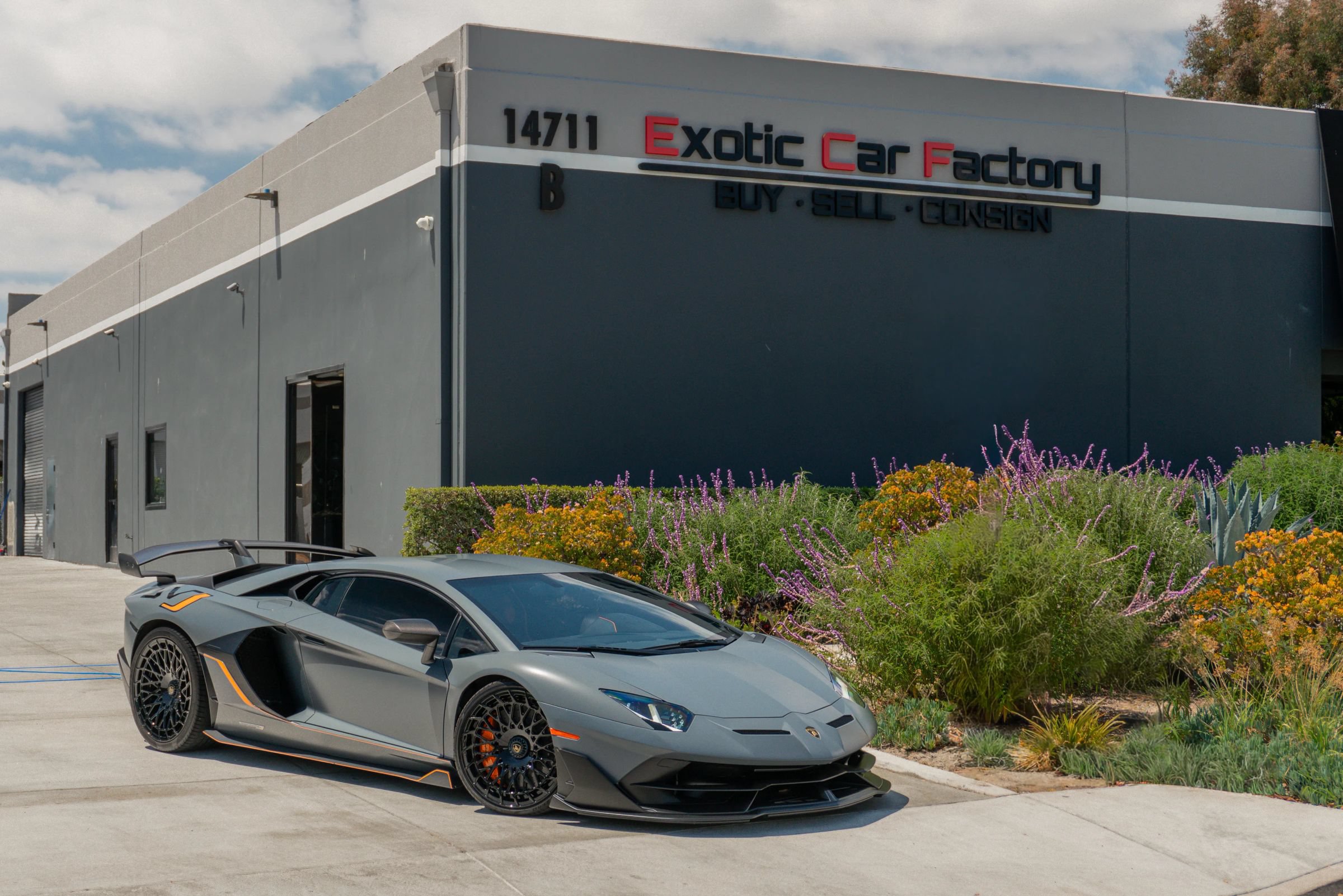 Used 2019 Lamborghini Aventador SVJ AWD/4WD image 1